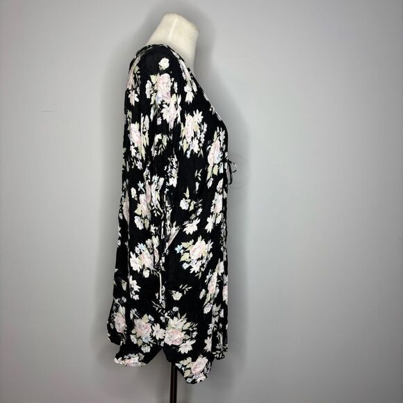 Forever 21- Black Floral Front Tie Kimono - Picture 2 of 4